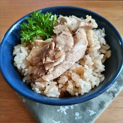 美味しく作れました。鶏肉はもも肉で、鶏皮が好きなので、そのままで炊飯器に入れました。生姜は市販の刻みショウガを入れました。2合あっという間に完売です。